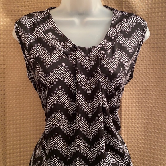 FREE w/purchase of any item $10 or more. JM Fleurette Chevron Blouse size XLP - Picture 3 of 9